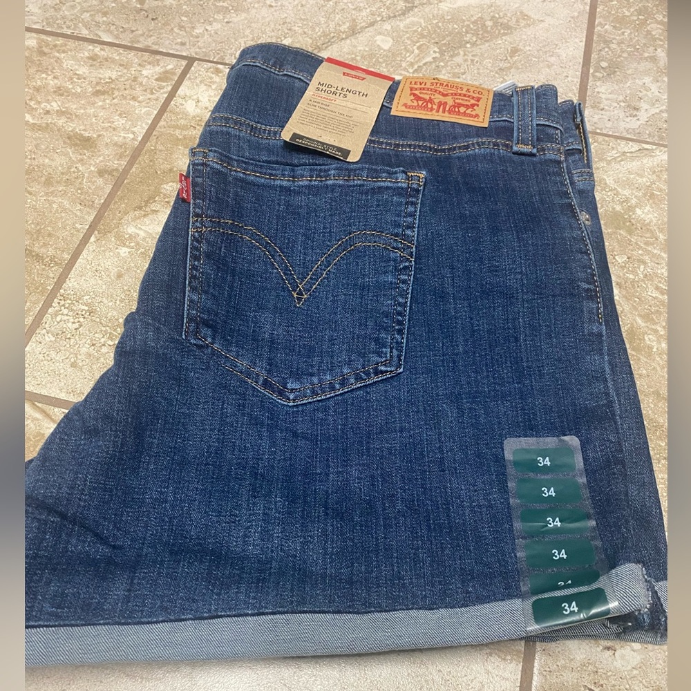NWT Levi’s dark wash denim jean shorts 34 size 18